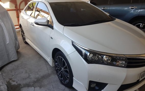 Pearl White Toyota Corolla Altis 2014 for sale in Paranaque -6