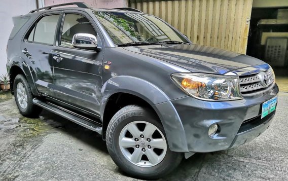 Grey Toyota Fortuner 2010 for sale in Automatic-6