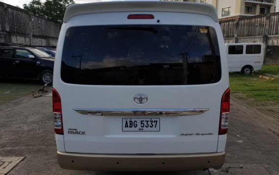 Sell Pearl White 2016 Toyota Hiace in Pasig-4