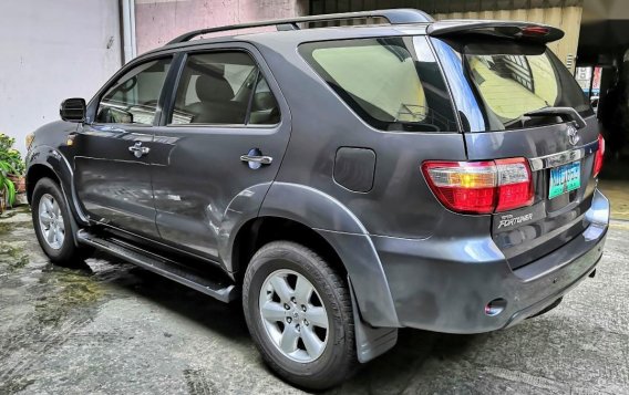 Grey Toyota Fortuner 2010 for sale in Automatic-5