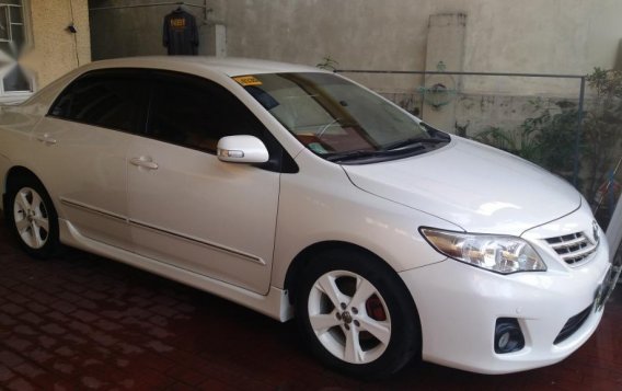 Sell Pearl White 2013 Toyota Corolla altis in Aguinaldo-1