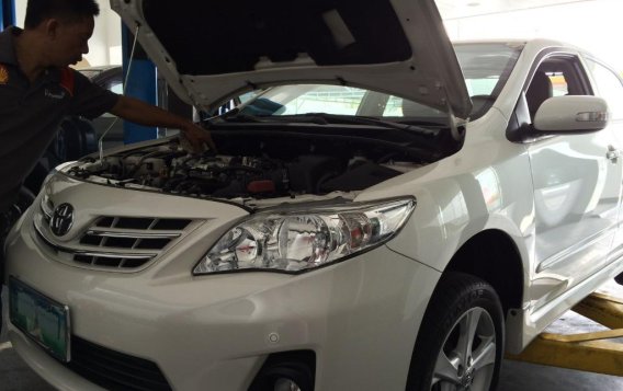 Pearl White Toyota Corolla altis 2012 for sale in Automatic-9