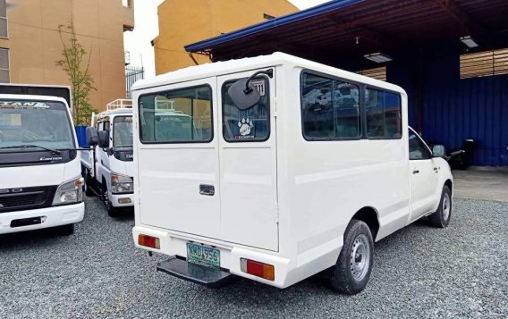 White Toyota Hilux 2009 for sale in Quezon City-2