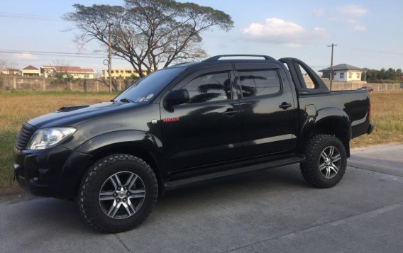 Sell Black 2011 Toyota Hilux in Angeles-1