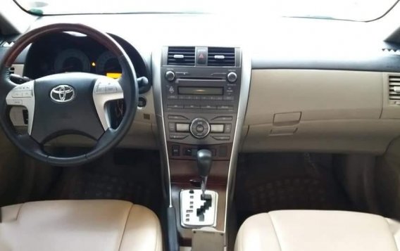 Sell Pearl White 2013 Toyota Corolla altis in Aguinaldo-7