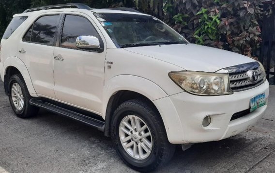 Selling White Toyota Fortuner 2018 in Manila