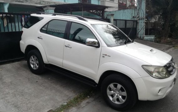 Sell Pearl White 2006 Toyota Fortuner in Manila-2