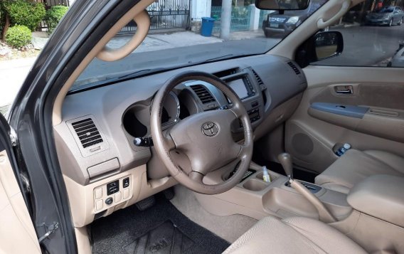 Selling Grey Toyota Fortuner 2006 in Manila-6