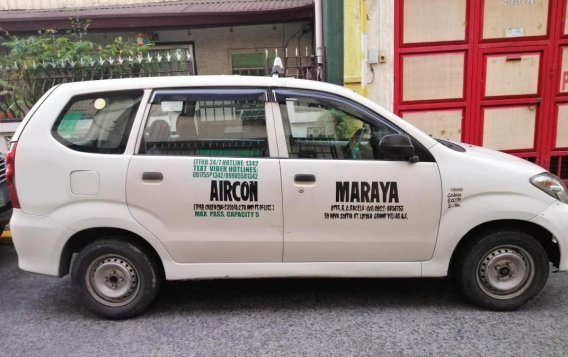 Selling Toyota Avanza 2010 in Makati