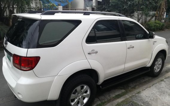 Sell Pearl White 2006 Toyota Fortuner in Manila-3