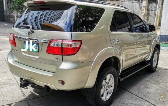 Selling Toyota Fortuner 2010 in Manila-1