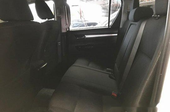 Selling White Toyota Hilux 2018 in Quezon City-12