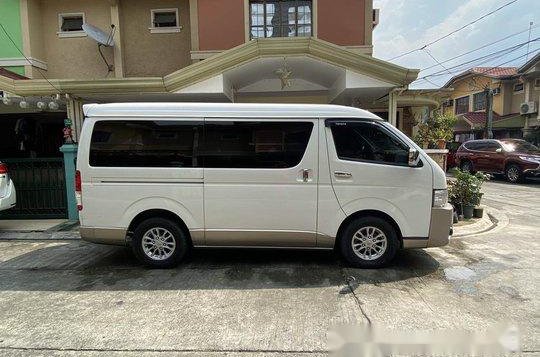 Sell White 2017 Toyota Hiace at 40000 km -1