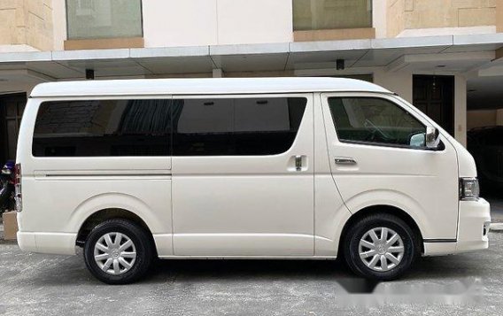 White Toyota Hiace 2012 Automatic for sale-5