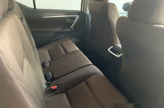 Selling White Toyota Fortuner 2018 in Quezon City-5