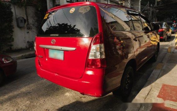 Red Toyota Innova 2013 for sale in Quezon City -5