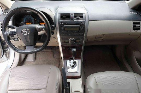 Sell Silver 2013 Toyota Corolla Altis in Las Pinas -9
