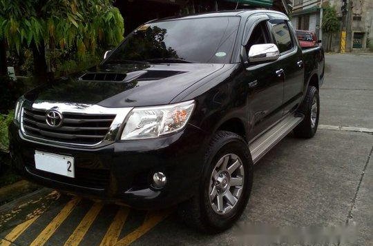 Black Toyota Hilux 2014 for sale in Quezon City -2