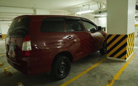 Red Toyota Innova 2013 for sale in Quezon City -3