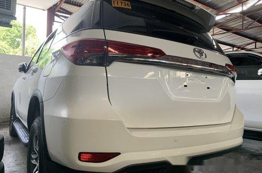 Selling White Toyota Fortuner 2018 in Quezon City-3