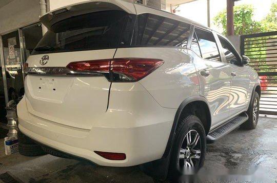 Selling White Toyota Fortuner 2018 in Quezon City-1