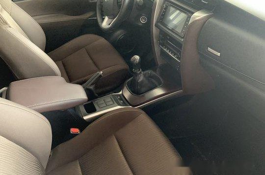 Selling White Toyota Fortuner 2018 in Quezon City-6