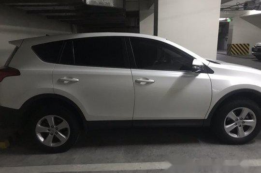 White Toyota Rav4 2014 Automatic for sale-3