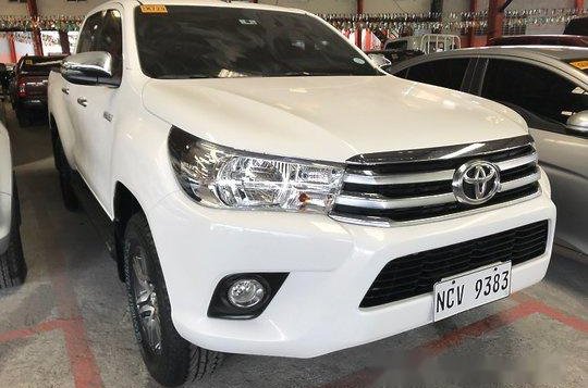 Selling White Toyota Hilux 2018 in Quezon City