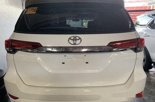 Selling White Toyota Fortuner 2018 in Quezon City-2