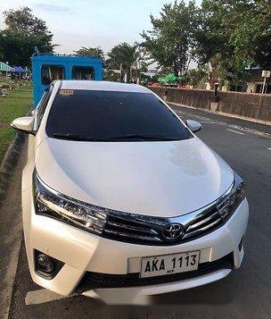 Selling White Toyota Corolla Altis 2015 at 19000 km 