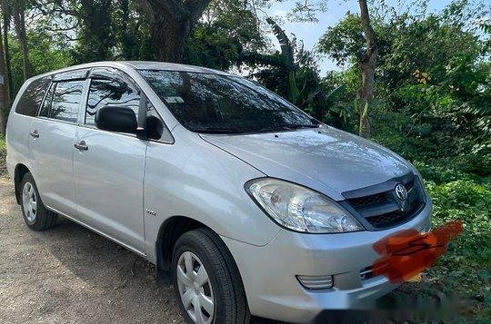 Selling Silver Toyota Innova 2006 at 152000 km-1
