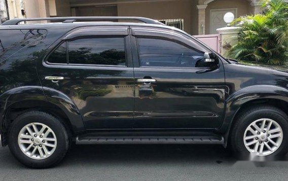 Sell Black 2012 Toyota Fortuner at 40000 km-1