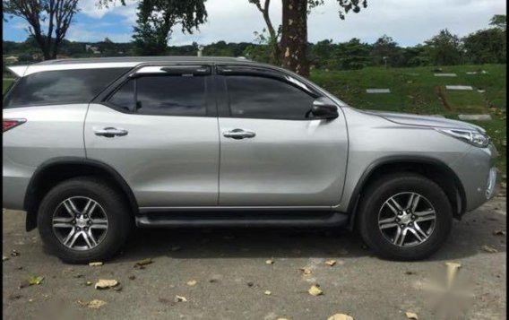 Selling Silver Toyota Fortuner 2019 in Quezon City-5