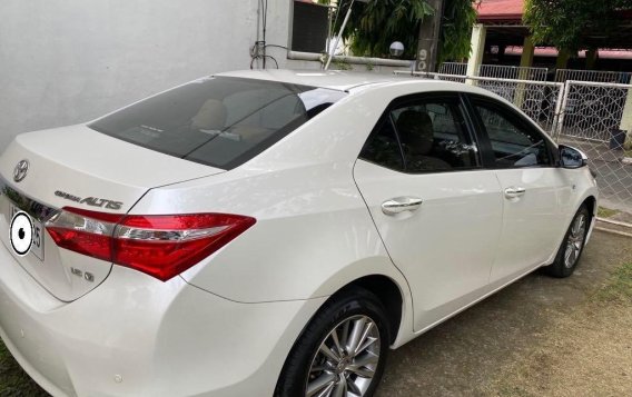 Pearl White Toyota Corolla altis 2015 for sale in Caloocan-5