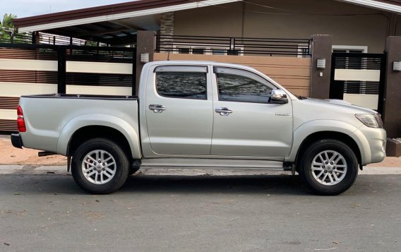 Selling Pearlwhite Toyota Hilux 2013 in Meycauayan-2
