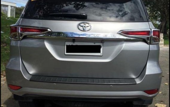 Selling Silver Toyota Fortuner 2019 in Quezon City-8