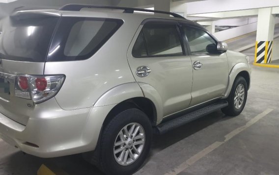 Pearlwhite Toyota Fortuner 2012 for sale in Mandaluyong City-2