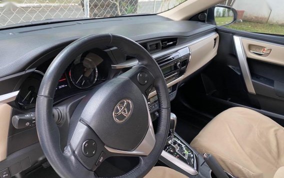 Pearl White Toyota Corolla altis 2015 for sale in Caloocan-4