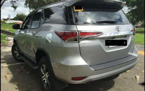 Selling Silver Toyota Fortuner 2019 in Quezon City-6