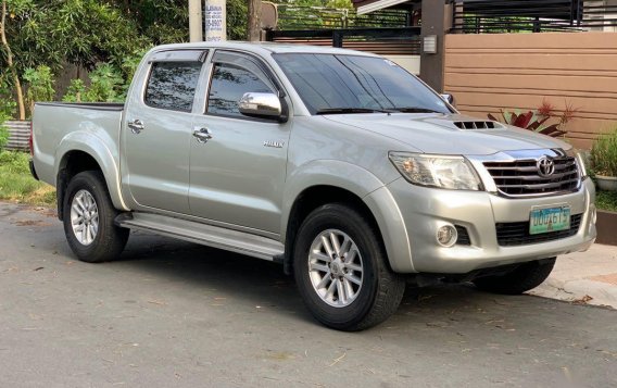 Selling Pearlwhite Toyota Hilux 2013 in Meycauayan-1