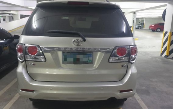 Pearlwhite Toyota Fortuner 2012 for sale in Mandaluyong City-1