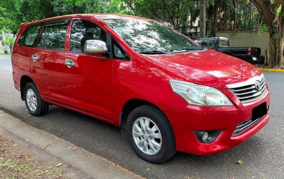 Red Toyota Innova 2012 for sale in Makati