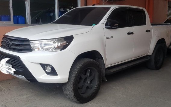 White Toyota Hilux 2016 for sale in Manila-9