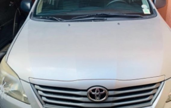 White Toyota Innova 2013 for sale in Manual