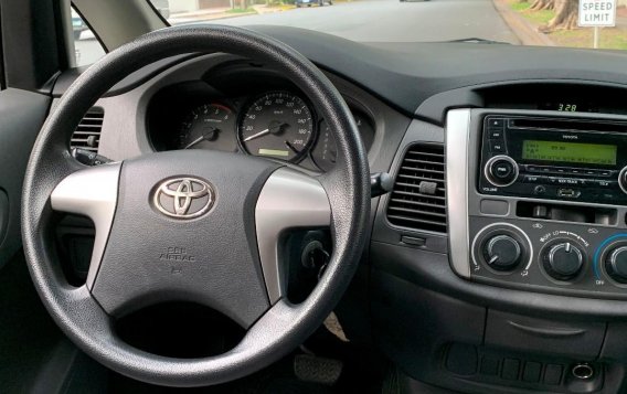 Red Toyota Innova 2012 for sale in Makati-8