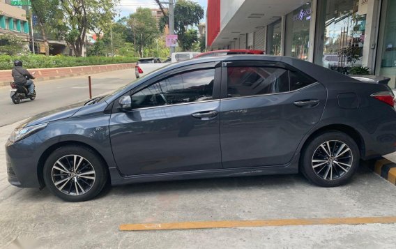 Sell Grey 2017 Toyota Corolla altis in Quezon City-2
