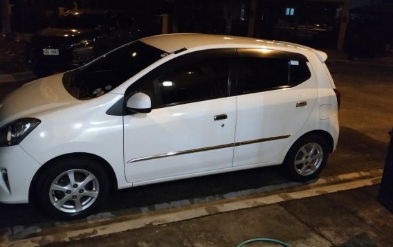 Pearlwhite Toyota Wigo 2014 for sale in Malolos