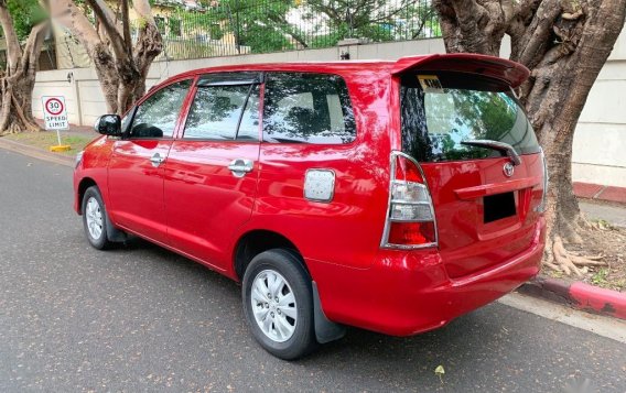 Red Toyota Innova 2012 for sale in Makati-3