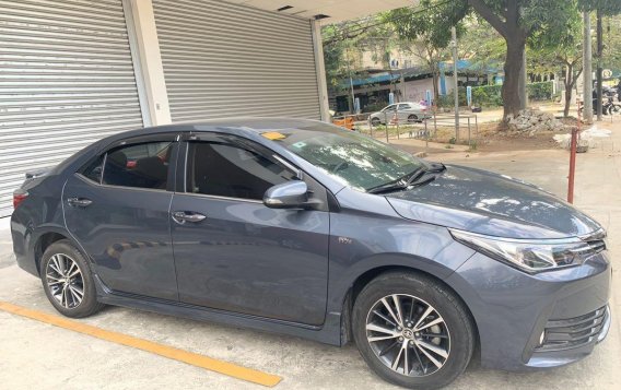 Sell Grey 2017 Toyota Corolla altis in Quezon City-4