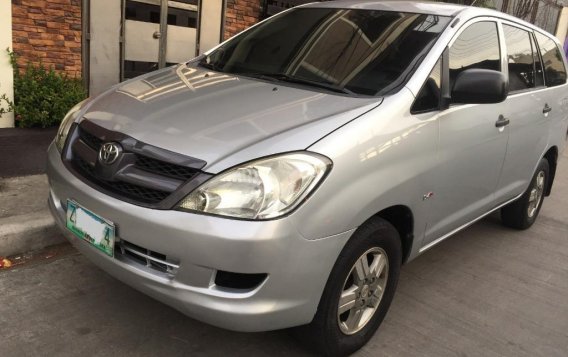 Selling Silver Toyota Innova 2008 in Caloocan